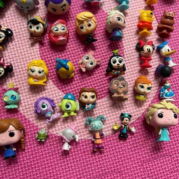 Disney character small figurines - Picture 2 of 3